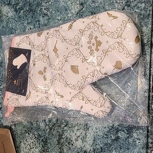 Nwt Ukonic disney princess over mitt
